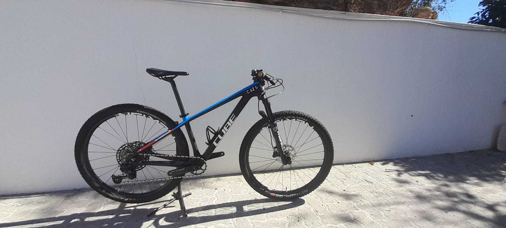 Bicicleta BTT CUBE