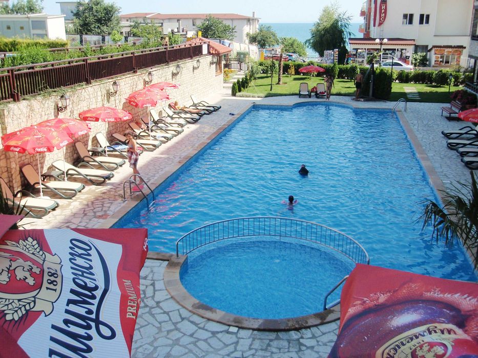 Продаж трикімнатної квартири у місті Святий Влас (Болгарія)