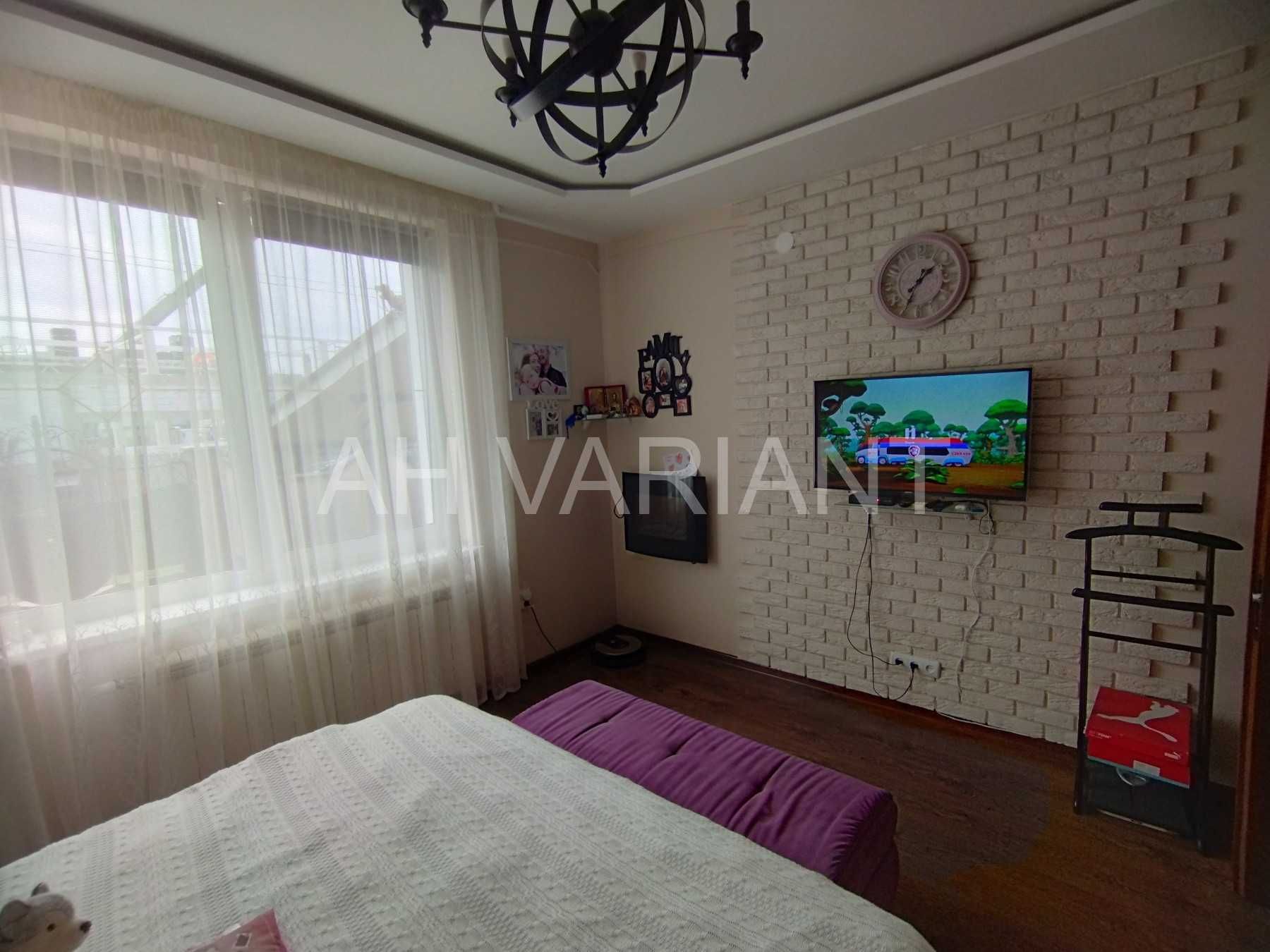 Продається сучасний будинок в м. Ужгород, вул. О. Блистіва
Код: 9135