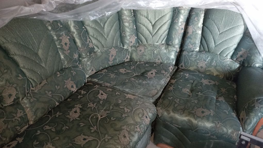 Продам диван у доброму стані