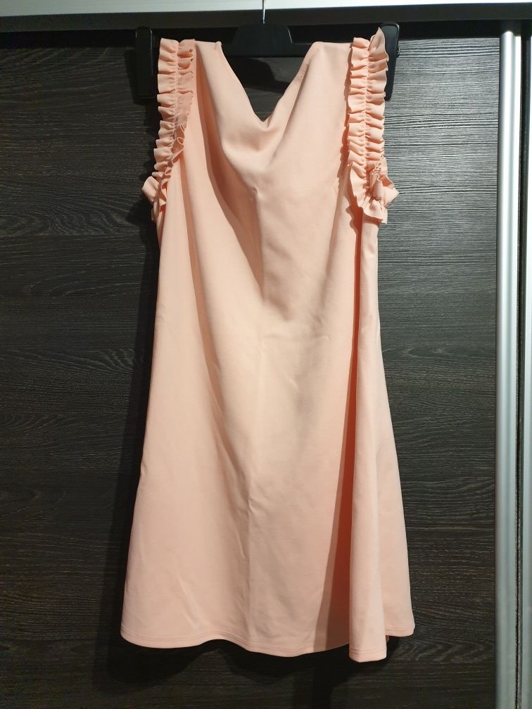 Damska sukienka brzoskwiniowa