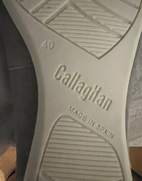 Desapego!! Sapatilha Callaghan em camurça • Tam 40 • NOVA!