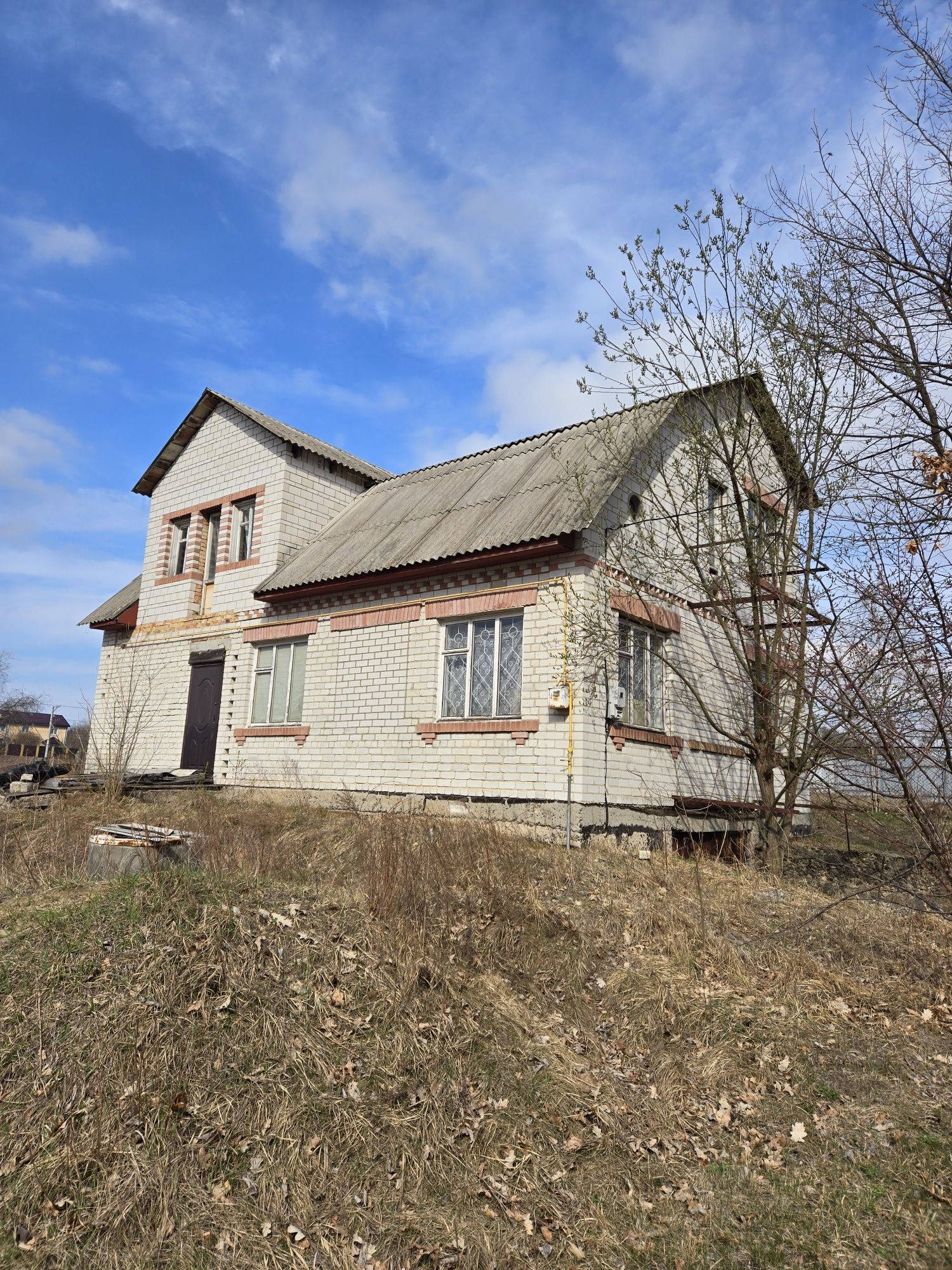 Продам участок з будинком 2х-м