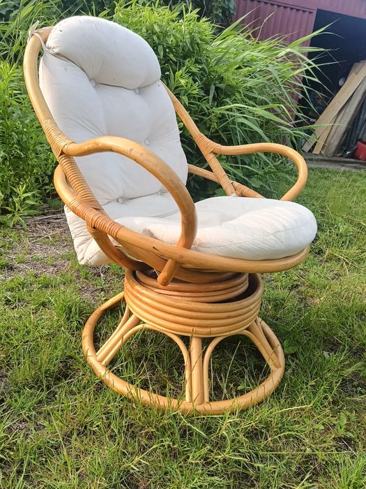 Fotel rattanowy obrotowy