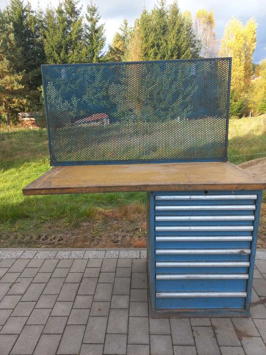 Szafka warsztatowa na narzędzia solidna, mocna, ciężka.
