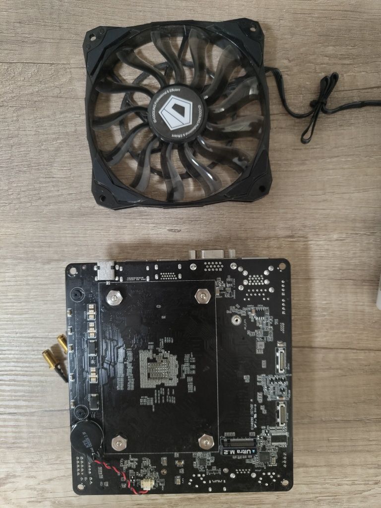 Asrock Deskmini A300M-STX (Ryzen 5 3350g, ram8, nvme 256, wifi/bt)