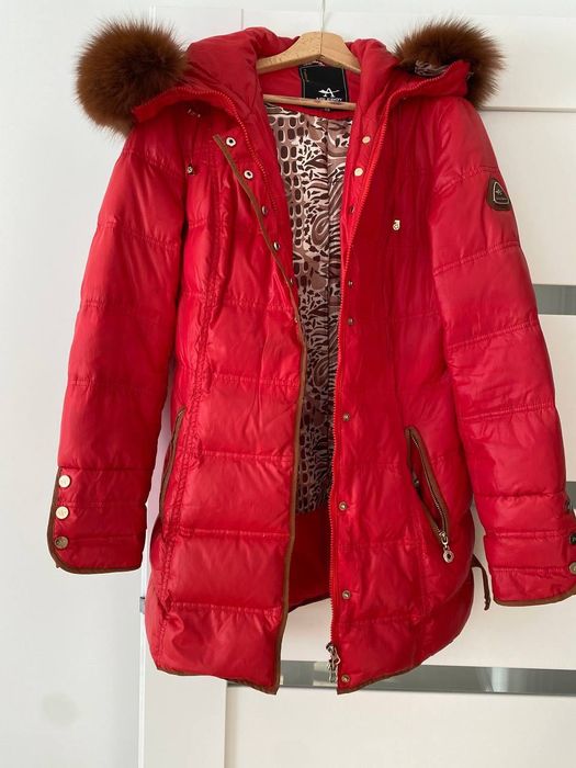 Kurtka zimowa puchowa z paskiem i kapturem