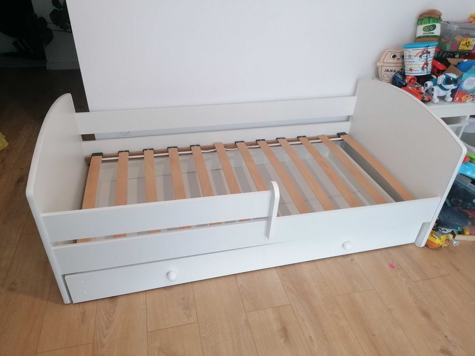 Łóżko plus szafa. Komplecik dla dziecka
