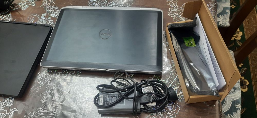 Rezerw,14 дюймовий 4ядерний ноутбук 256gb ssd,8gb озу,металічний,нова