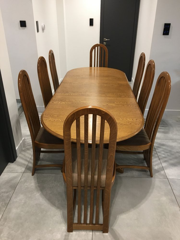 Debowy rozkladany stol z osmioma krzeslami