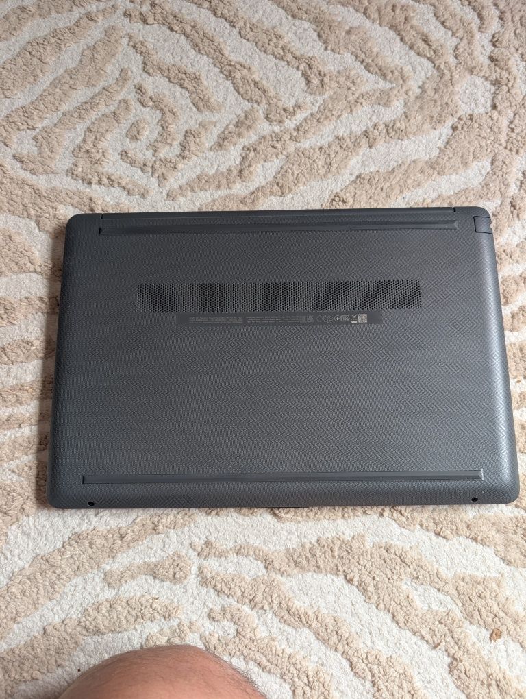 Portátil 15" HP 255 G8 - Ryzen 5300u, 8 GB Ram, 500 GB SSD