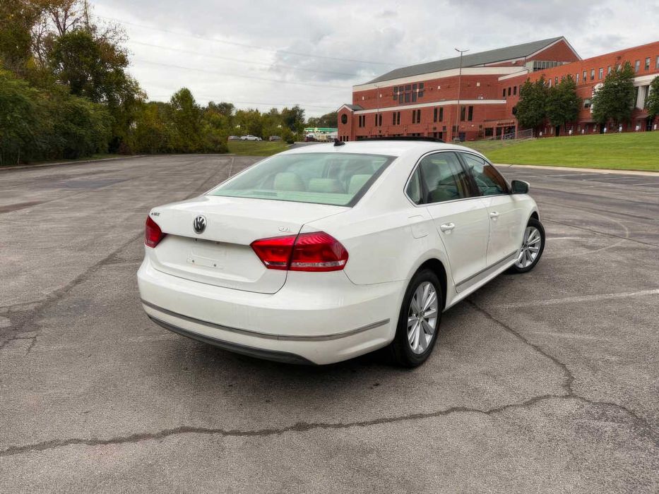 Volkswagen Passat SEL Premium      2013