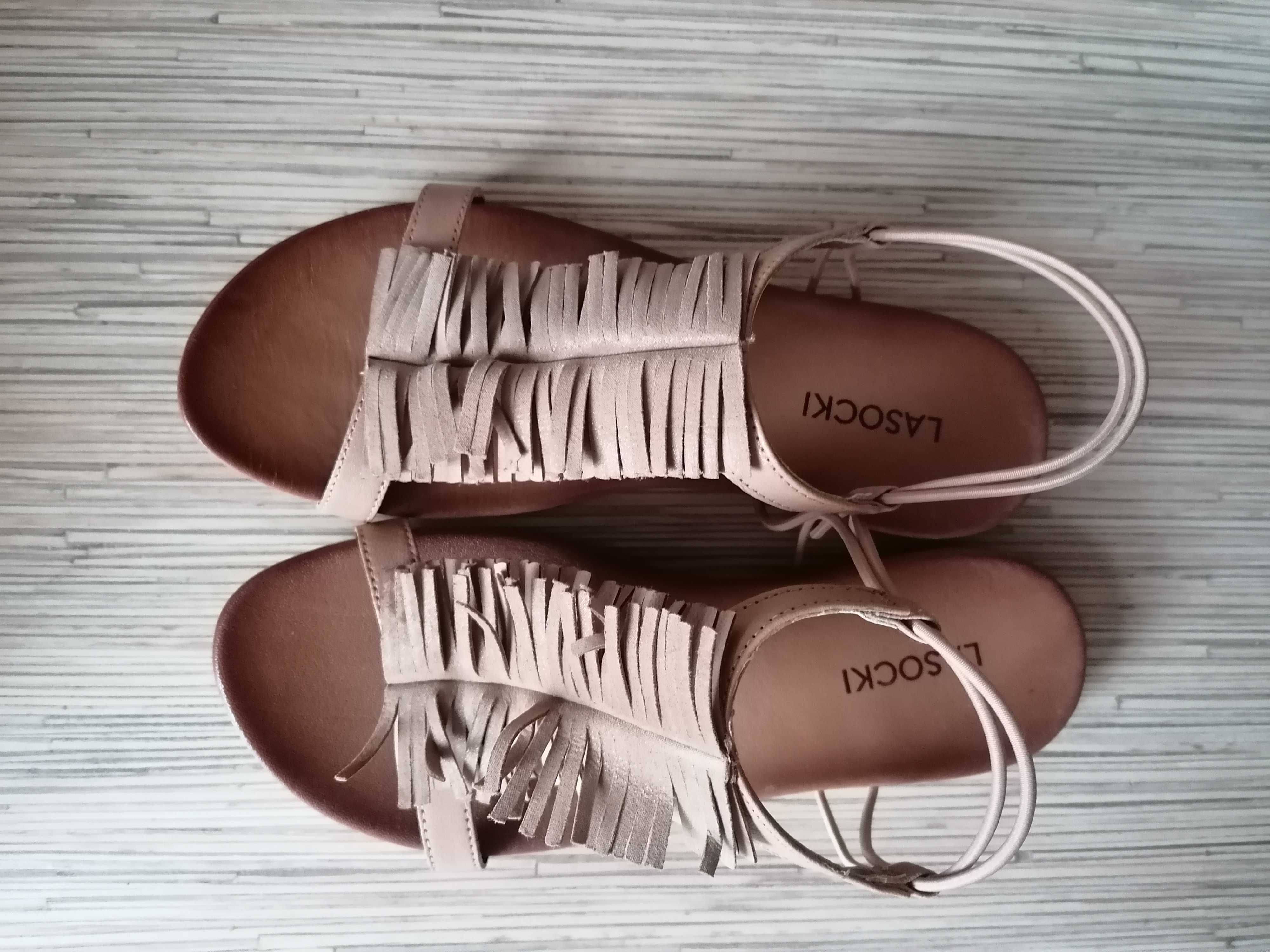 Sandały beżowe, brązowe boho Lasocki