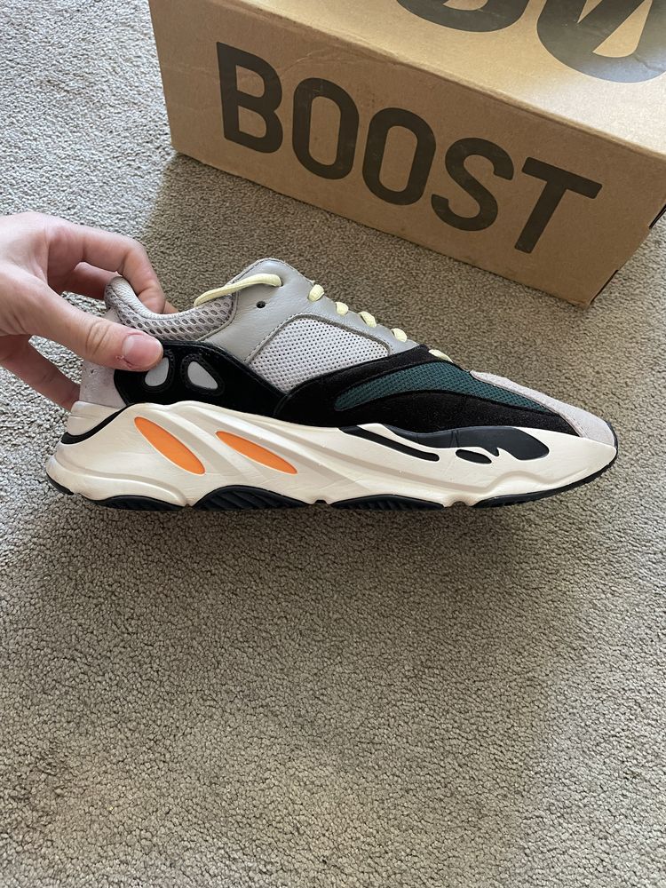 Yeezy boost 700 wave runner