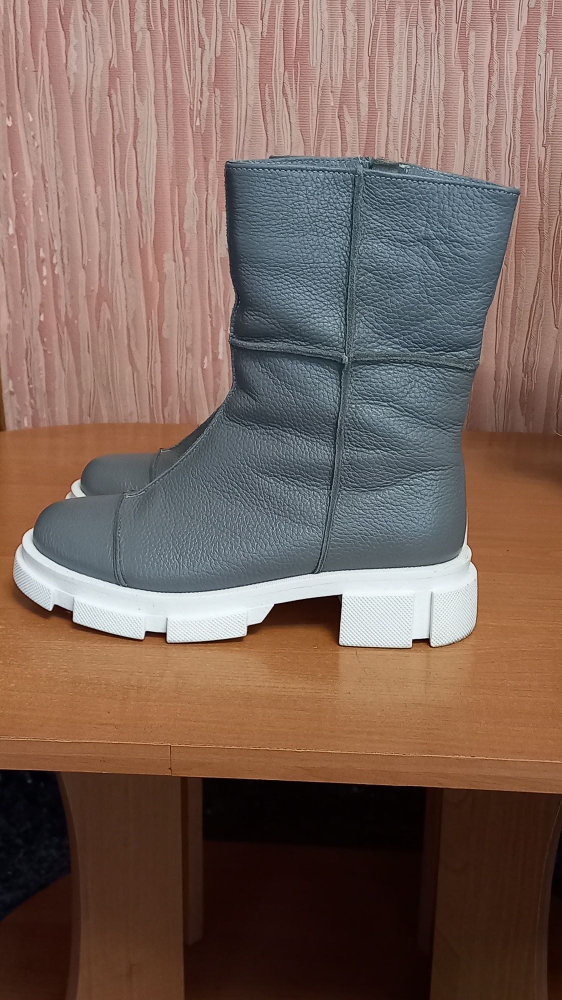 Продам жіночі сапожки