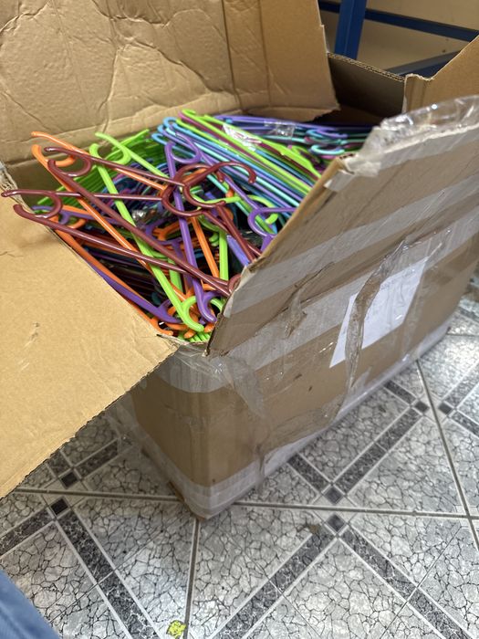 Wieszaki dzieciece do sklepu wyposażenie ubrania garderoba