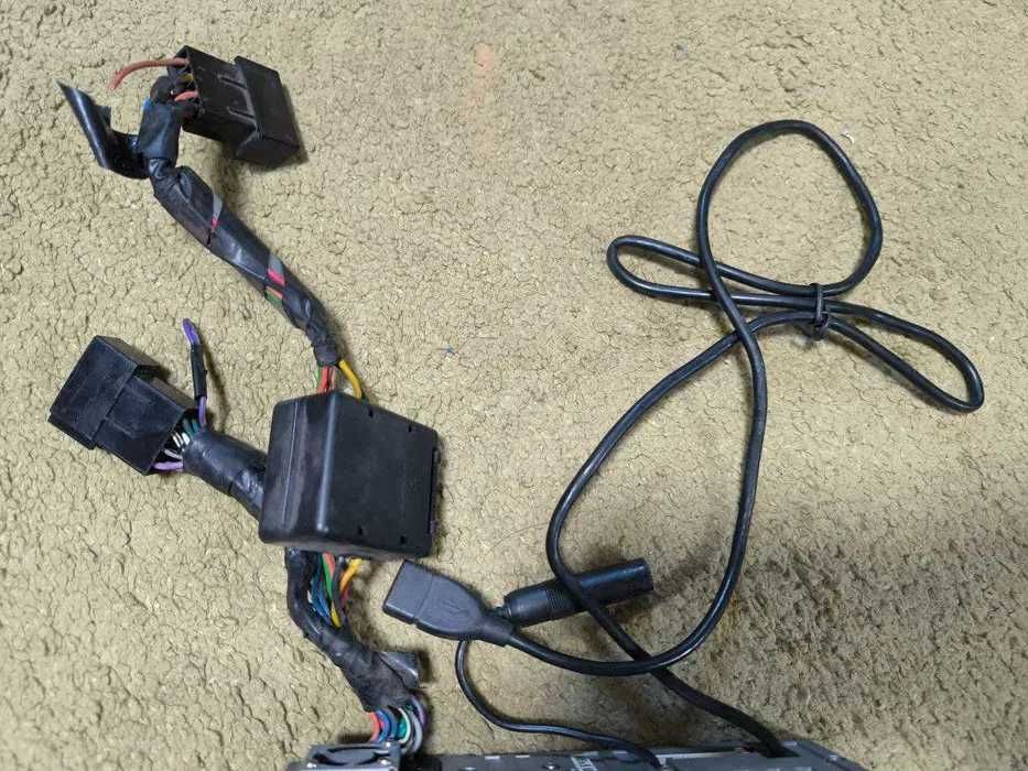 Автомагнитола Clarion VRX575USB