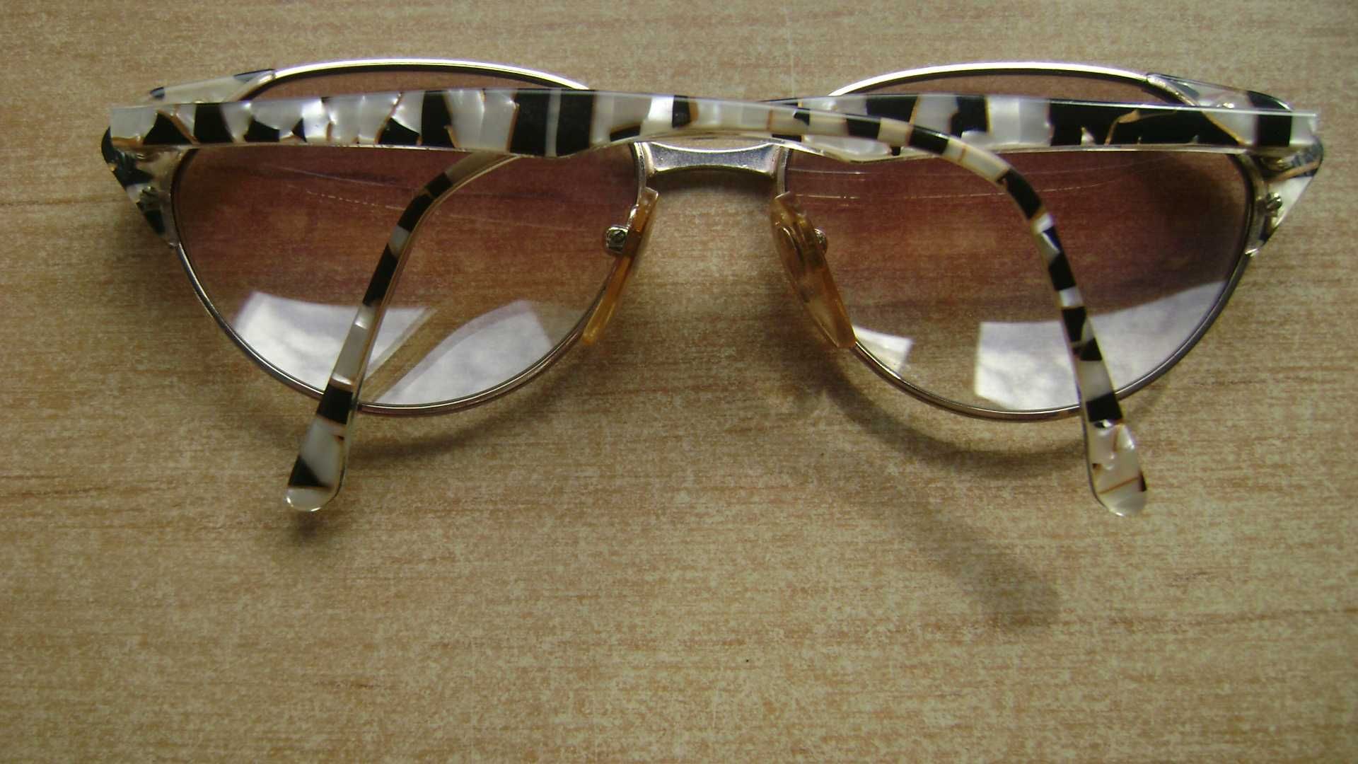 Starocie z PRL - Okulary włoskie korekcyjne +1 dioptria rozstaw 13 cm