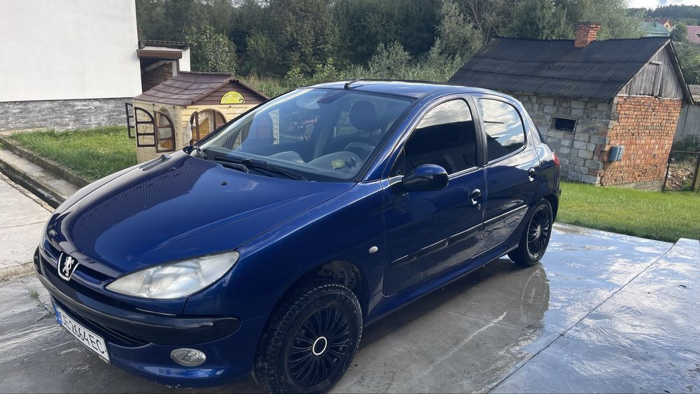 Peugeot 206 2002р 1.4 бензин