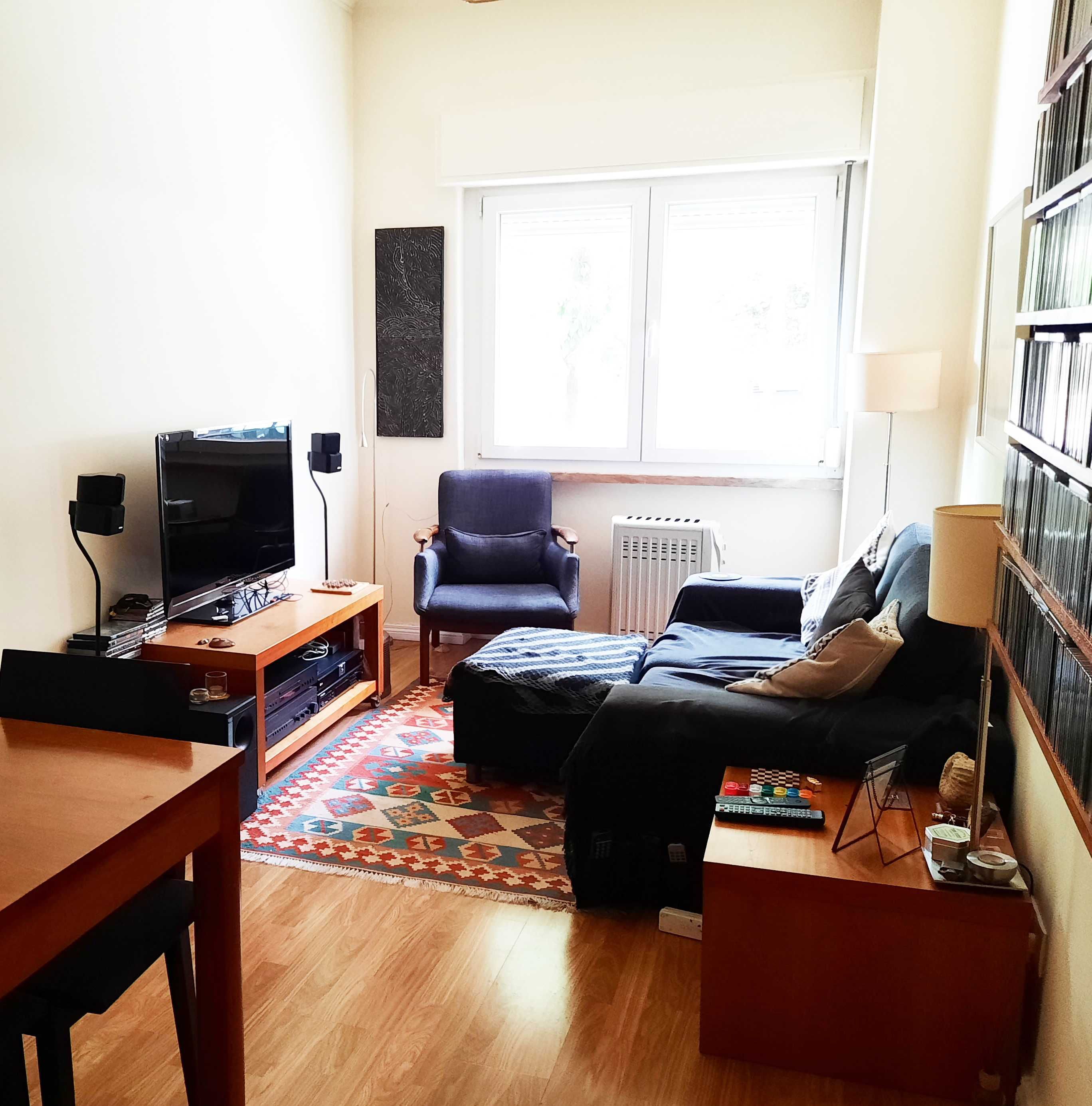 Conjunto mesa TV + mesa de apoio Loja Gato Preto em bom estado