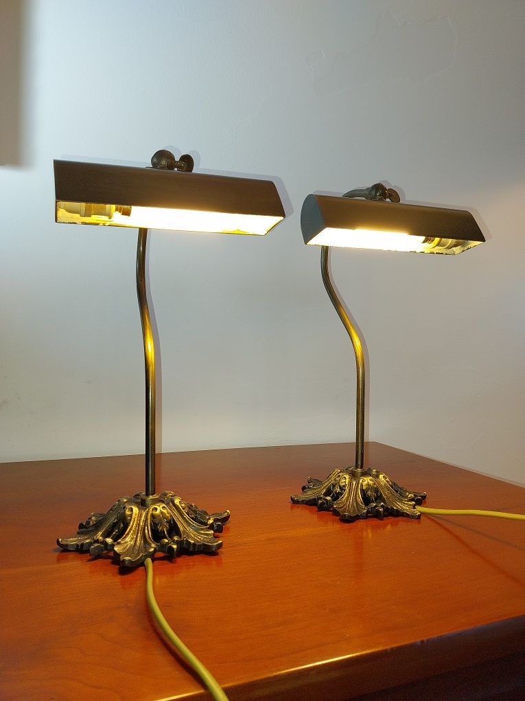 Par candeeiros antigos de mesa
