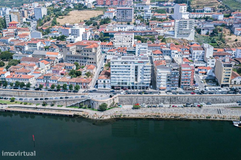 Apartamento T2 c/ Vista Privilegiada sobre o Rio Douro – Peso da Ré...