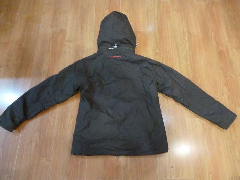 Женская куртка mammut.