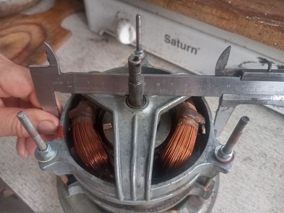 Продам двигатель для соковыжималки.