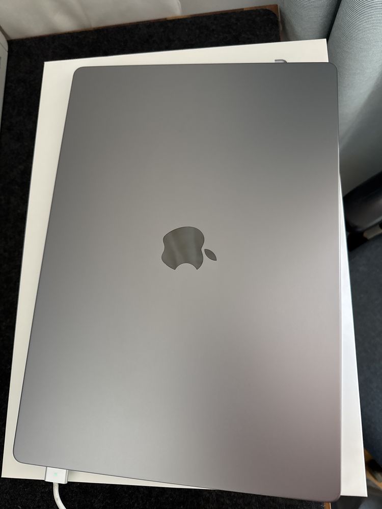 MacBook Apple M1 Pro 16”  - 10 Core CPU - 16 Core GPU - 16GB - 1TB SSD