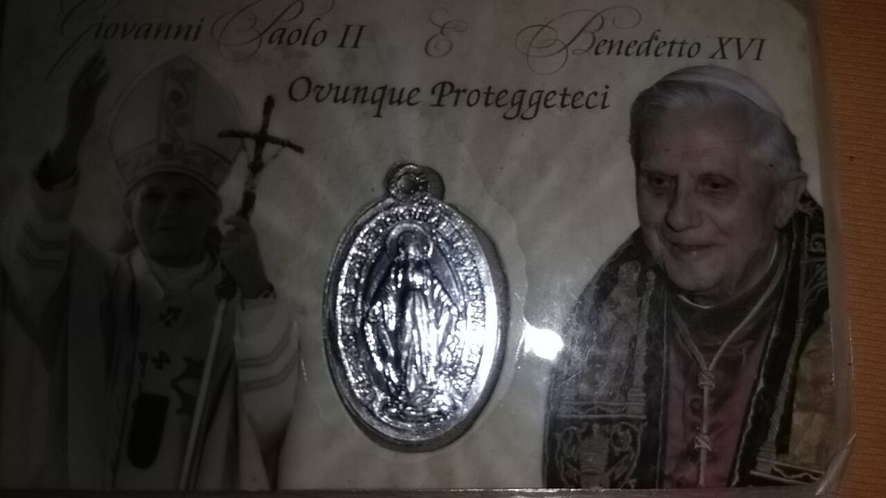 Ладанка серебряная Giovanni Paolo2 , Бенедикт ХVI . Ладанка в упаковке