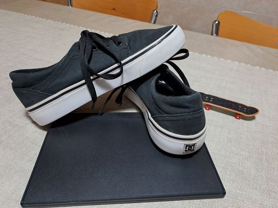 Tenis DC como novos,  tamanho 34
20.00