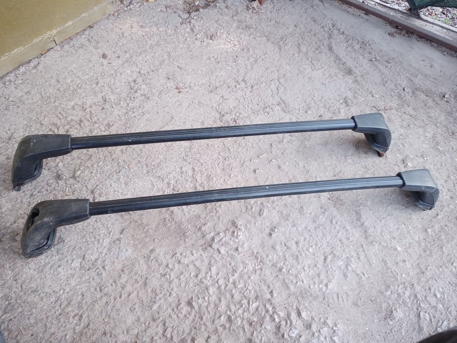 Продам багажник, оригинал,поперечины на гладкую крышу. На рено