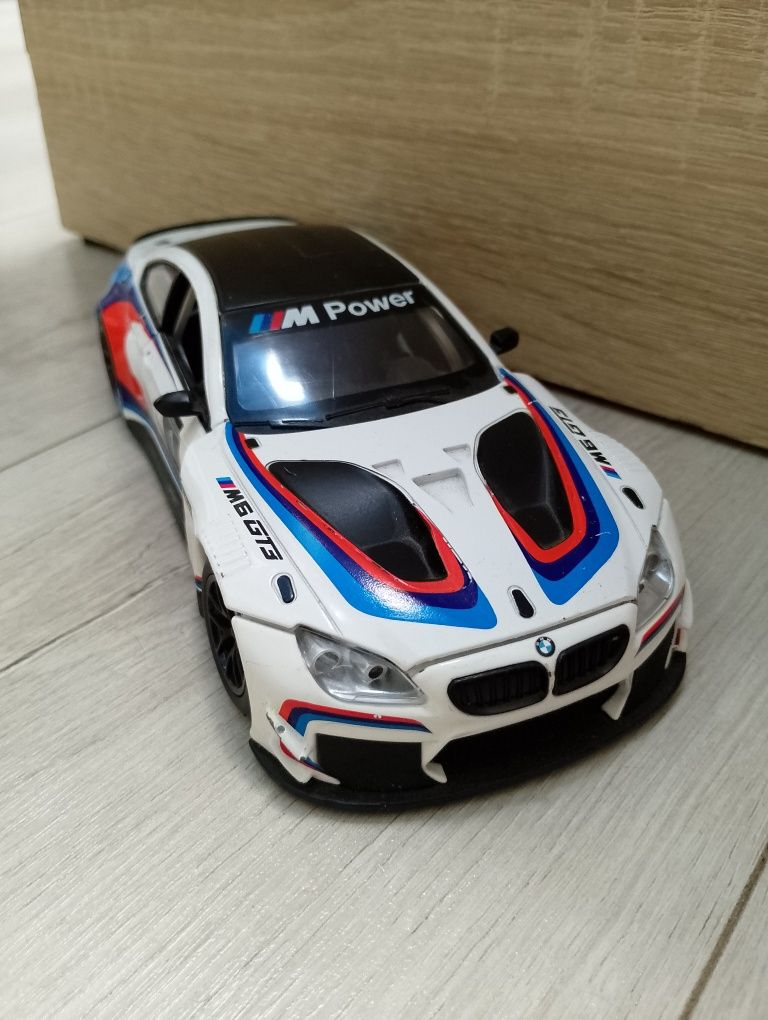 Продам іграшкову машину BMW