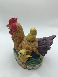 Figurka duża  kura  z kurczętami ceramika biskwit