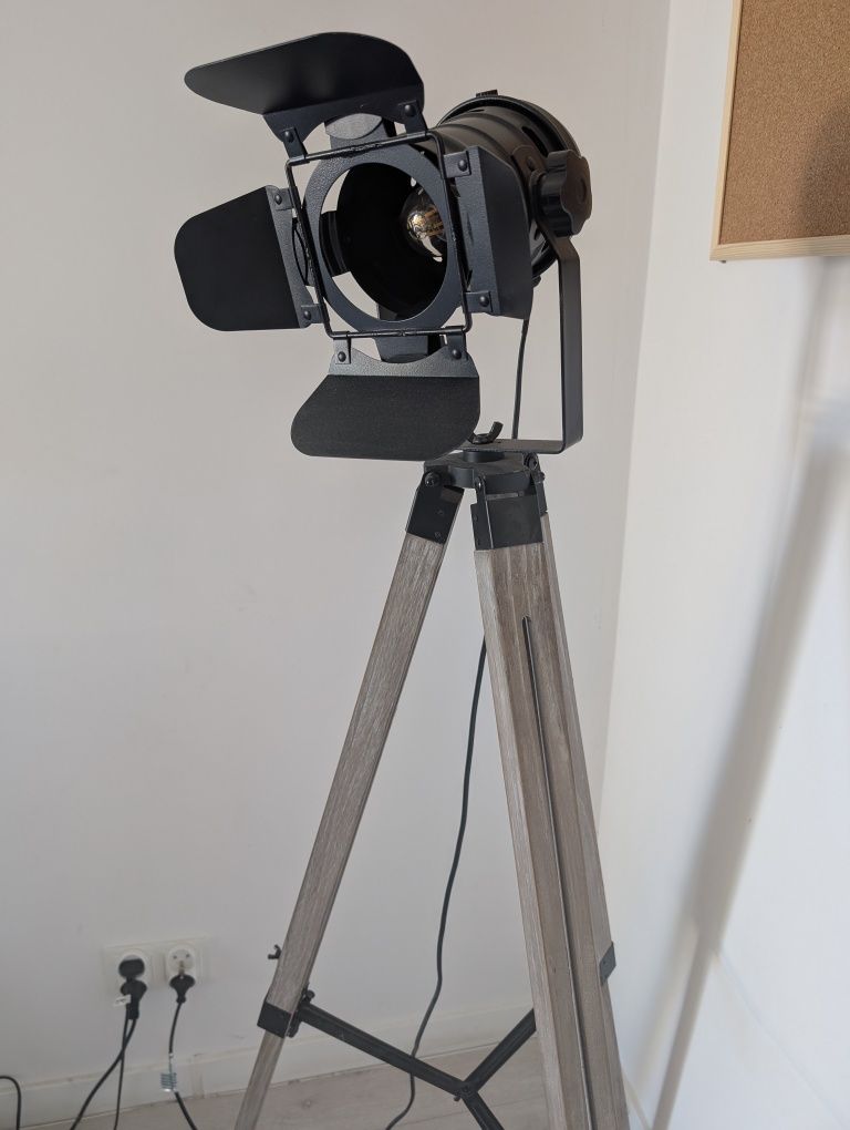 Lampa podłogowa stojąca drewno trójnóg reflektor