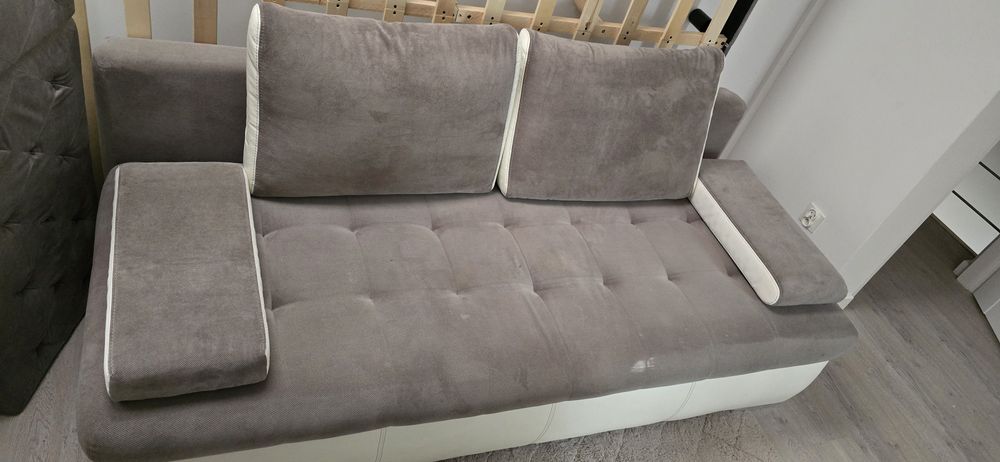 Sofa rozkładana z pojemnikiem na pościel