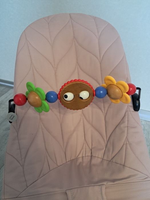 Іграшка дуга на шезлонг babybjorn