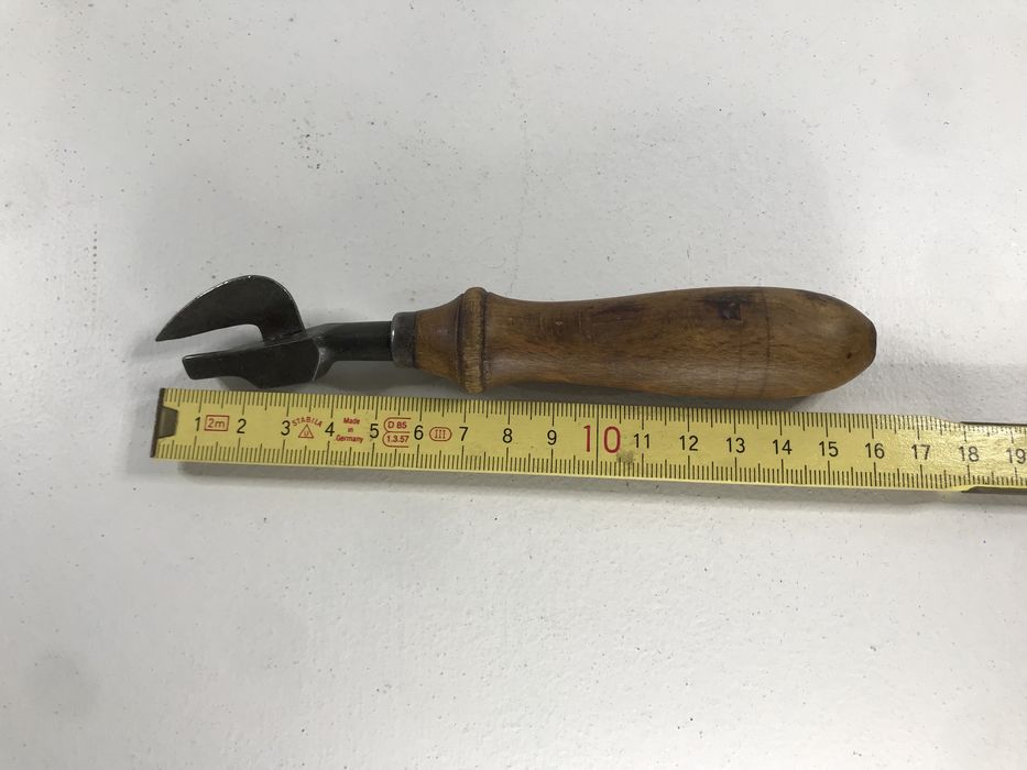 Stary przyrzad do otwierania konserw