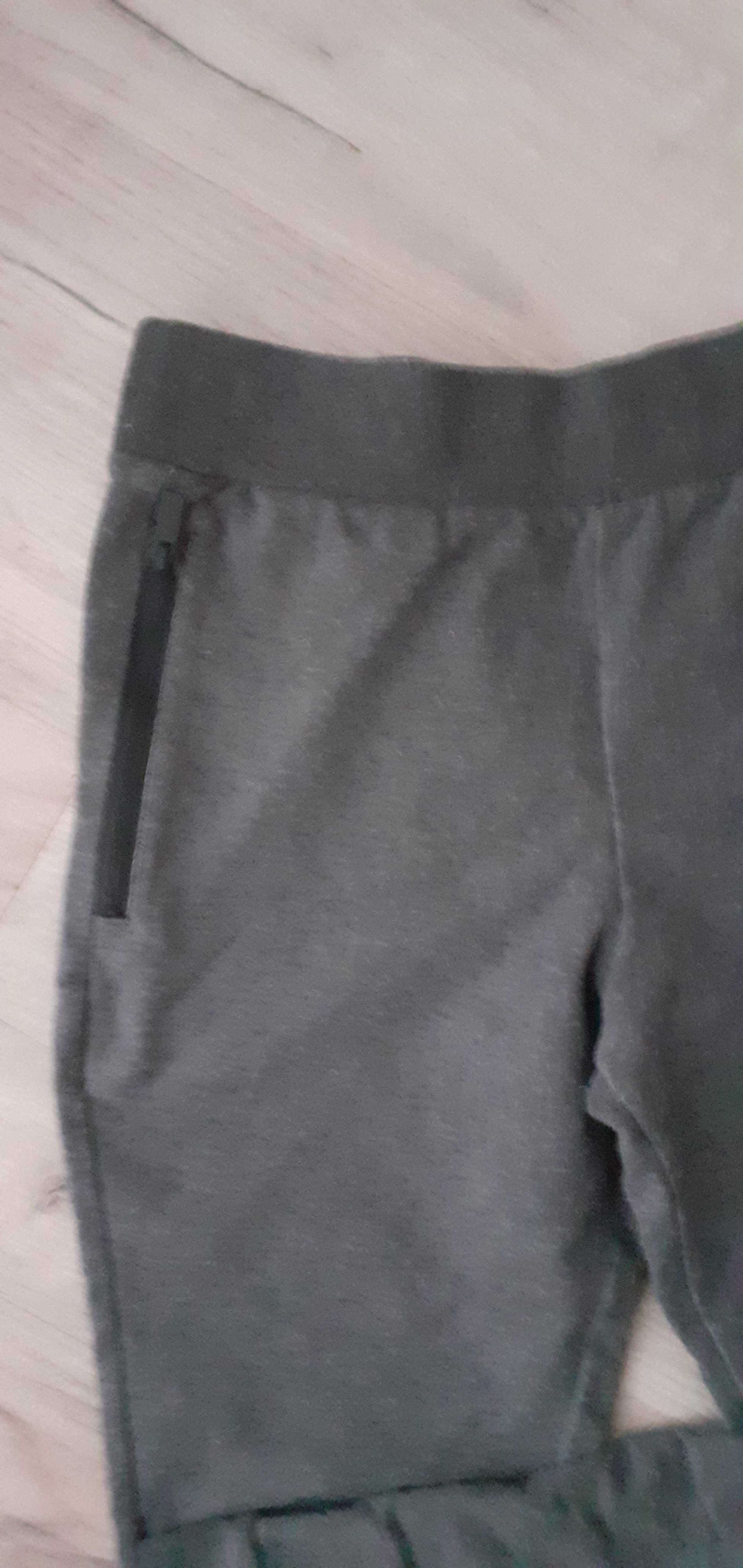 Szare spodnie dresowe/sportowe roz 134/140 firmy activ kids