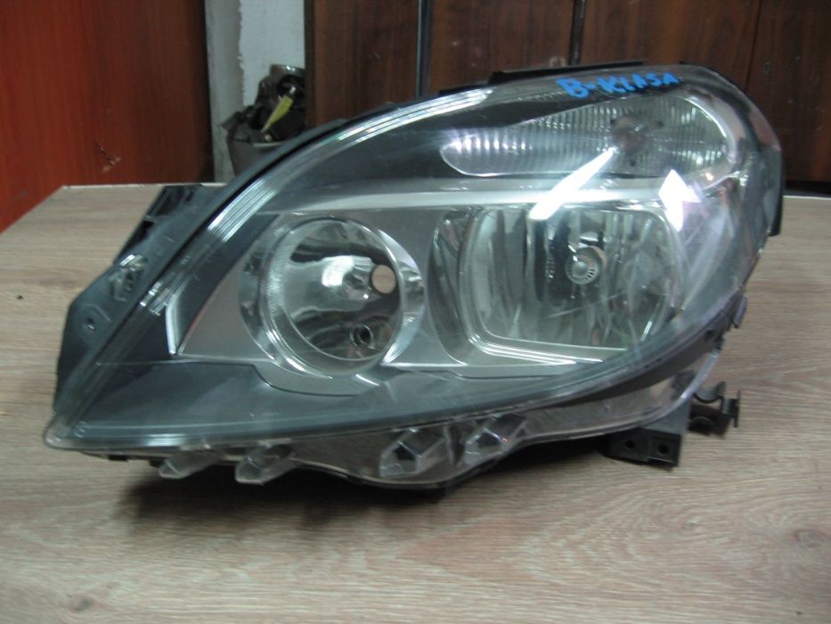 Lampa lewa przednia B-klasa w246