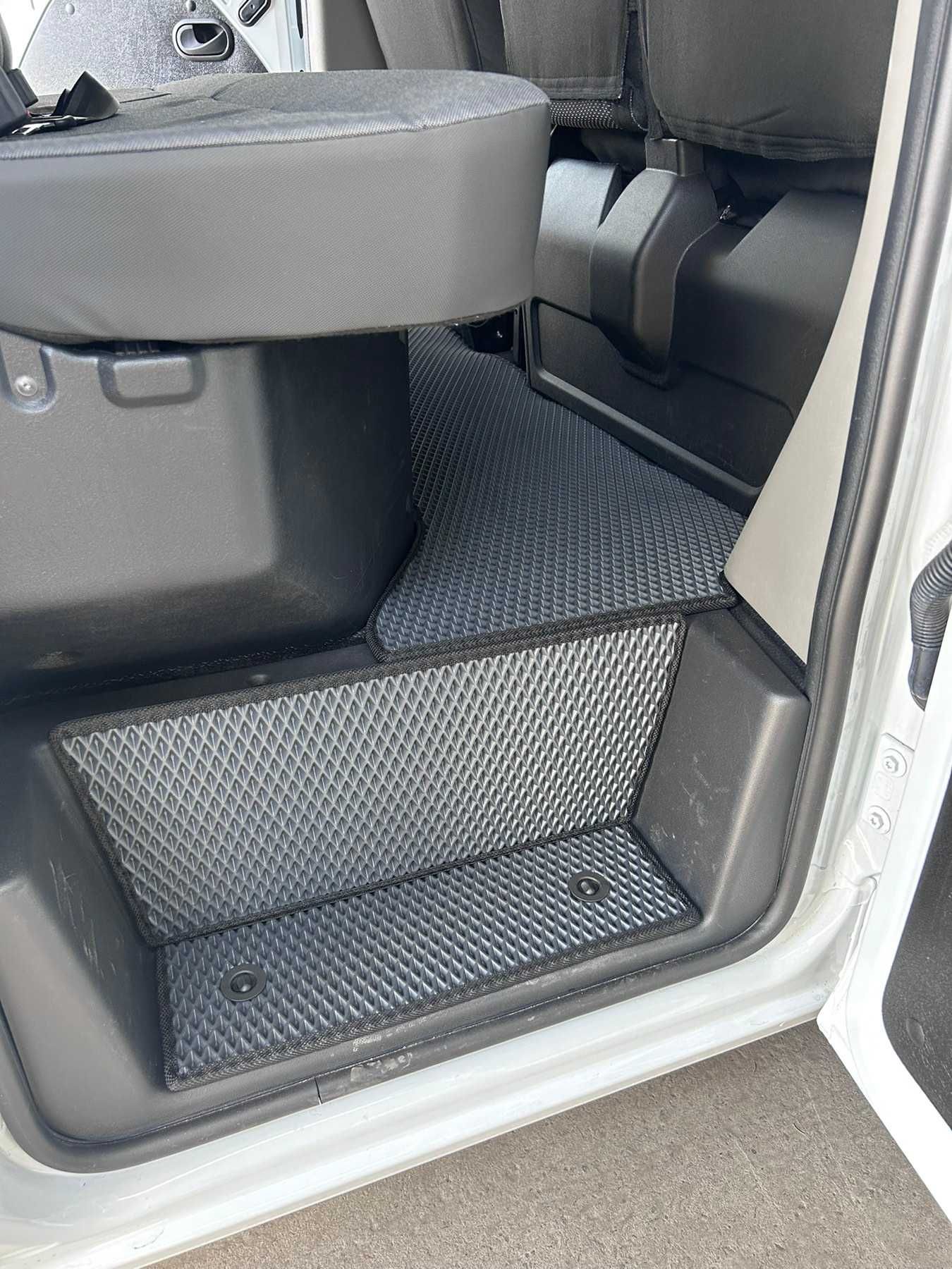 Коврики в салон EVA Renault Master 2010-2024 с порогами и шторами