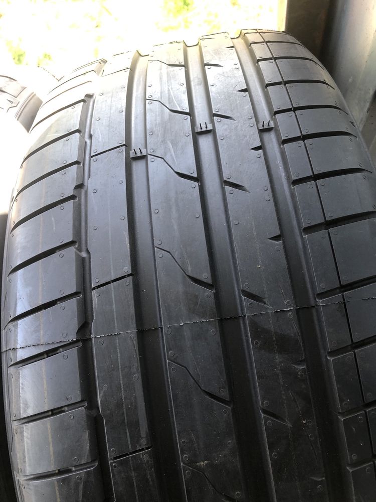 255/45R20-2шт Hankook оригинал из Германии Новые!