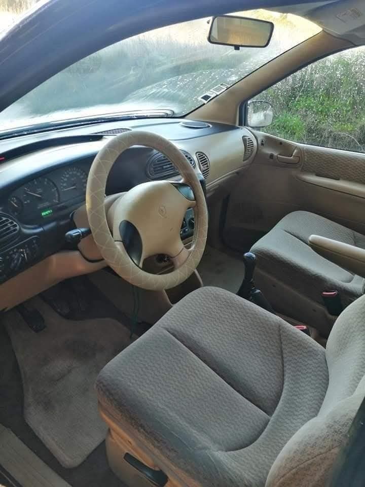 Chrysler voyager 2.5 CRD Limited 7lugares ano2000 pneus novos