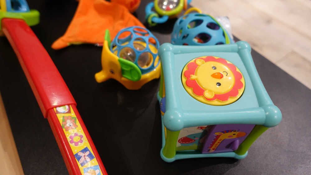 Zestaw zabawek dla małego niemowlaka/dziecka