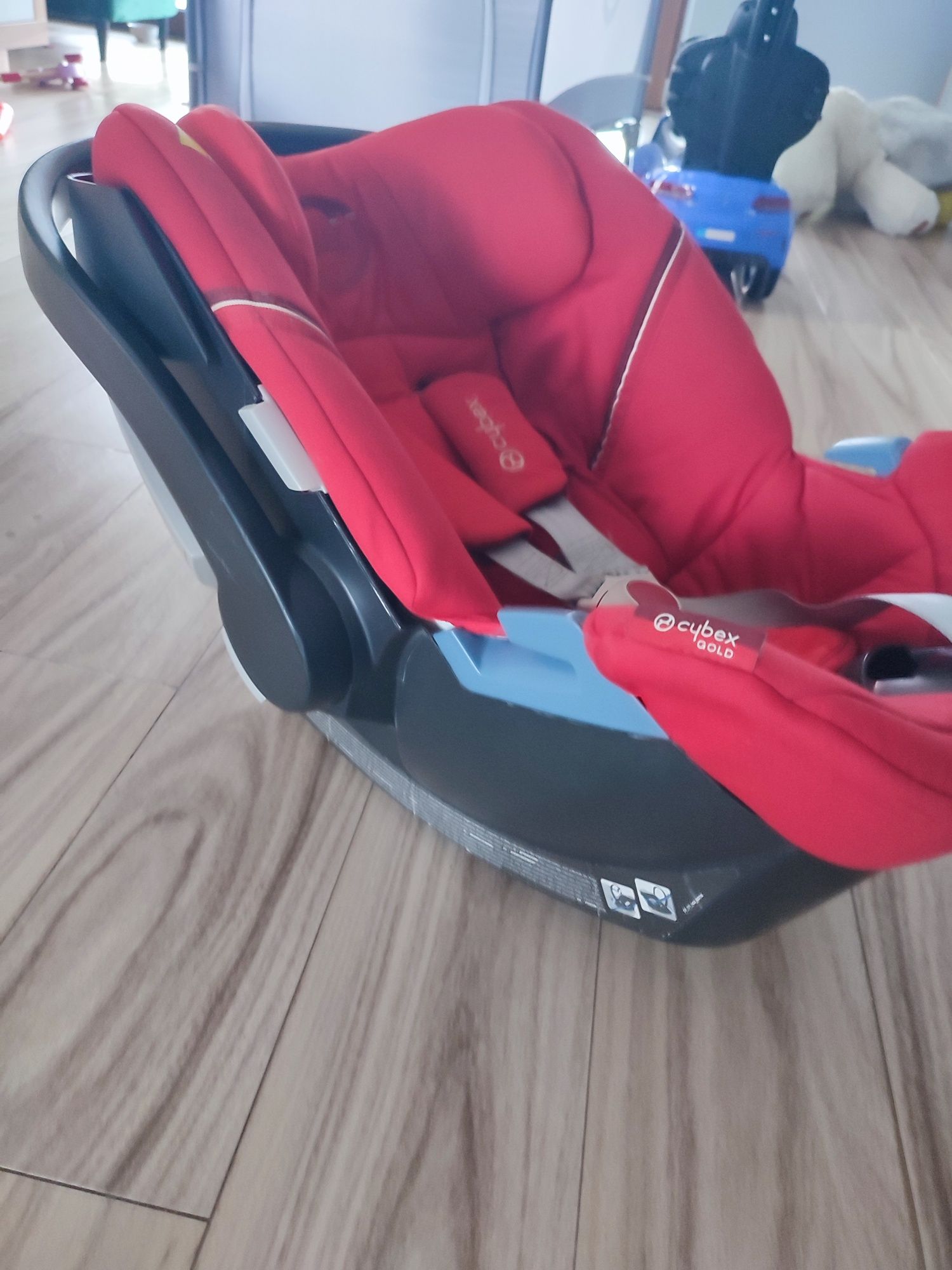 Fotelik nosidełko Cybex atom 5 Gold, baza Cybex