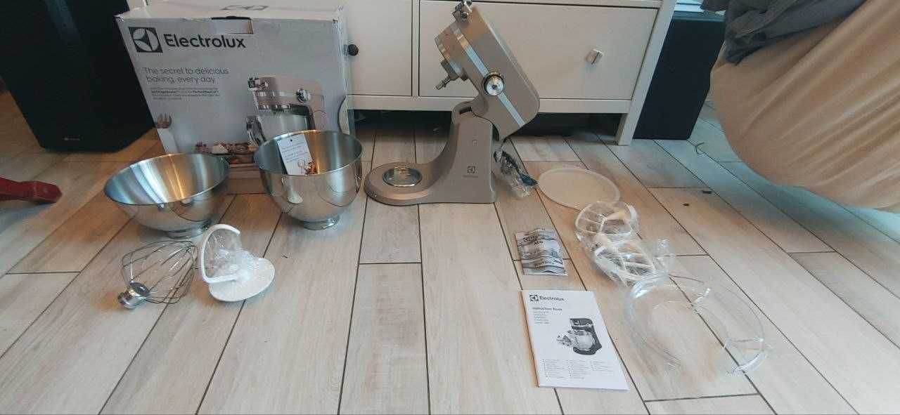 Robot kuchenny orbitalny Electrolux EKM5570 beżowy/brązowy 1200W