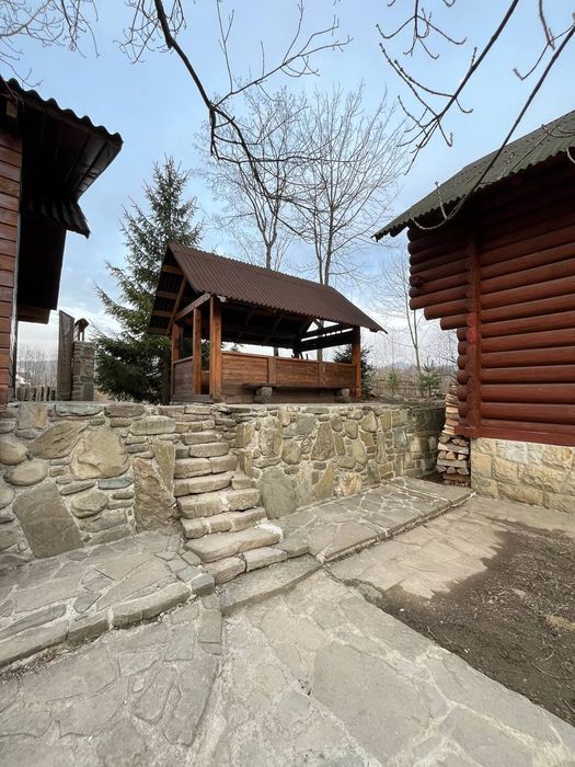Котедж у Карпатах з чаном.