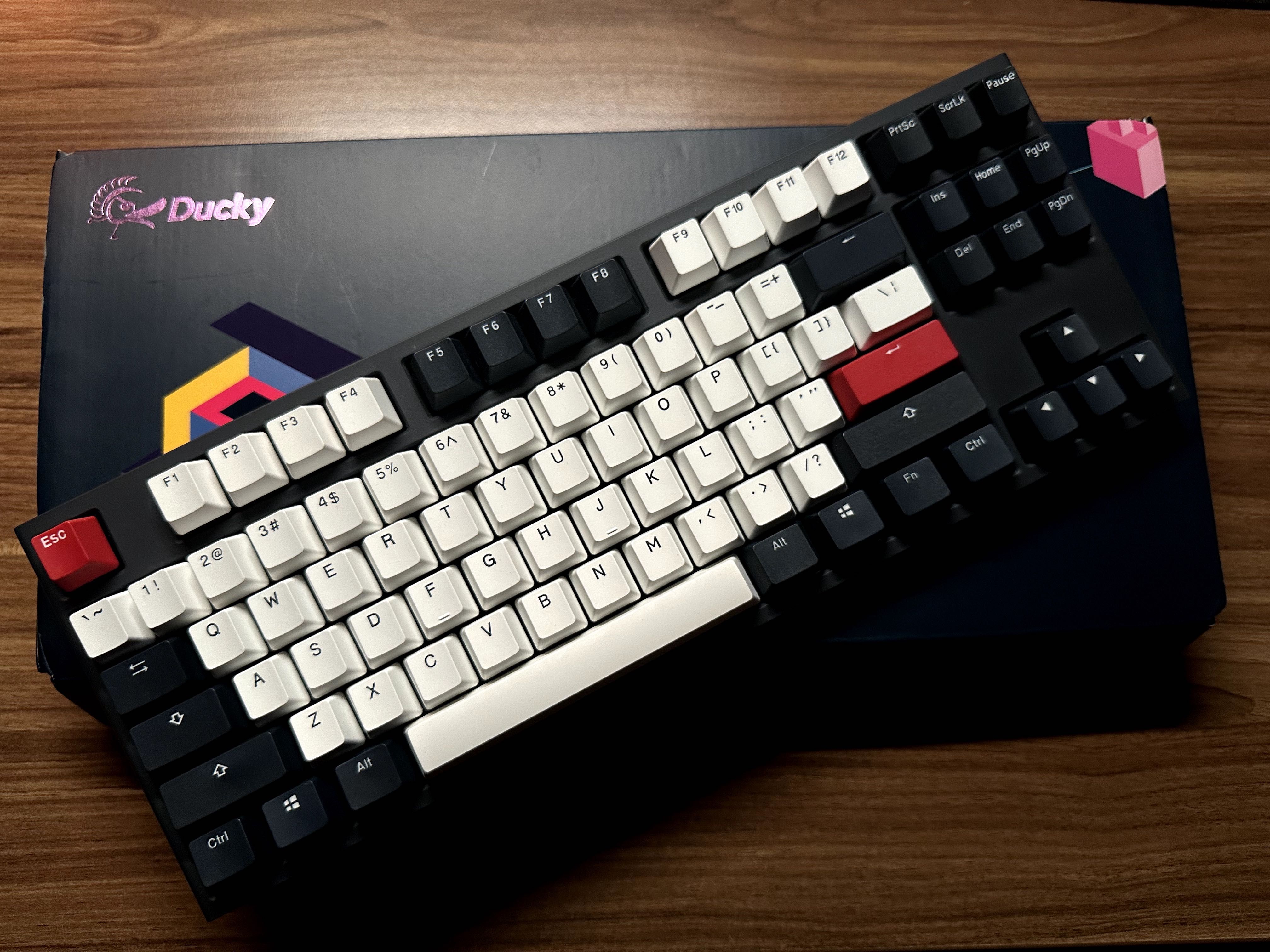 Клавіатура механічна One 2 TKL Tuxedo