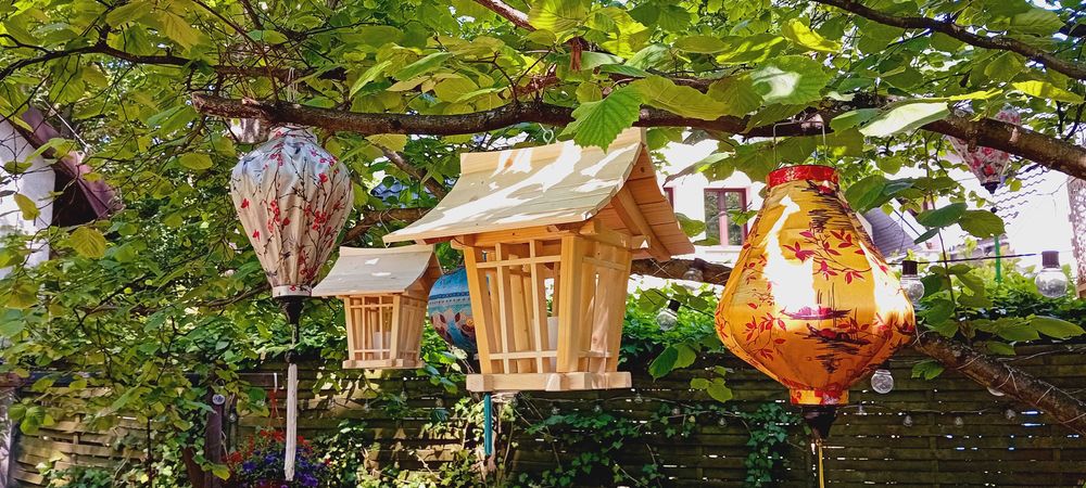 Wiszący drewniany lampion w stylu orientalnym