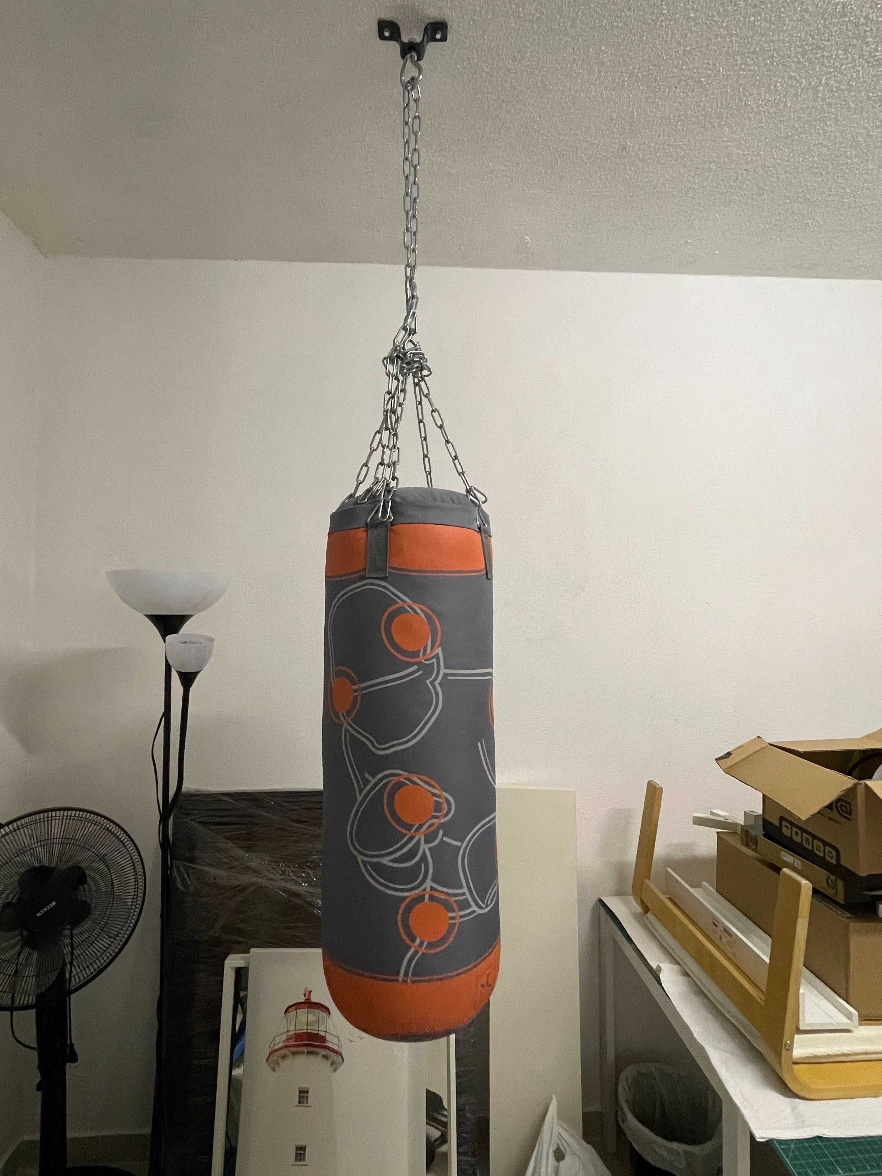 Saco de boxe com suporte